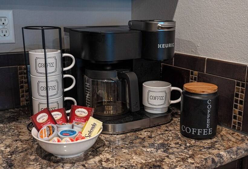 Canyon Lake Retreat W/ Hot Tub, Fire Pit & Grill!