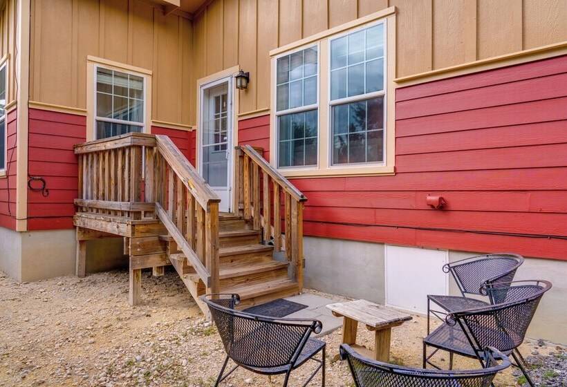 Canyon Lake Retreat W/ Hot Tub, Fire Pit & Grill!