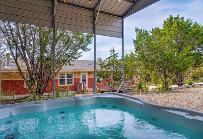 Canyon Lake Retreat W/ Hot Tub, Fire Pit & Grill!