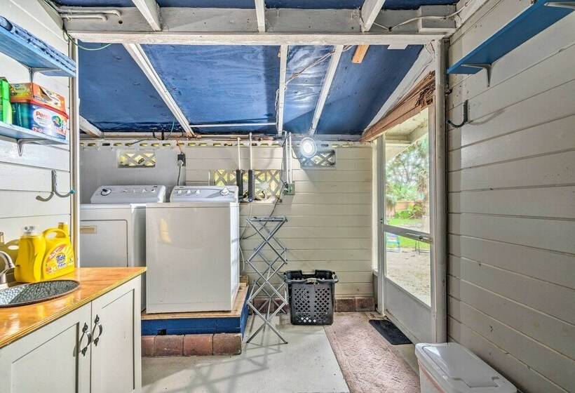 Central Yankeetown Hideaway: Walk To Water!