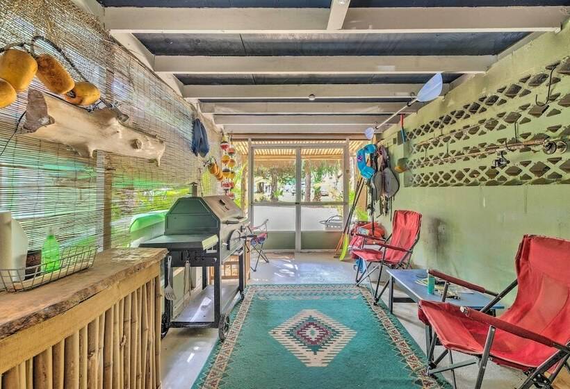 Central Yankeetown Hideaway: Walk To Water!