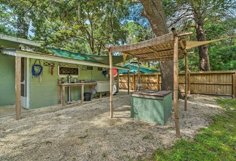 Central Yankeetown Hideaway: Walk To Water!