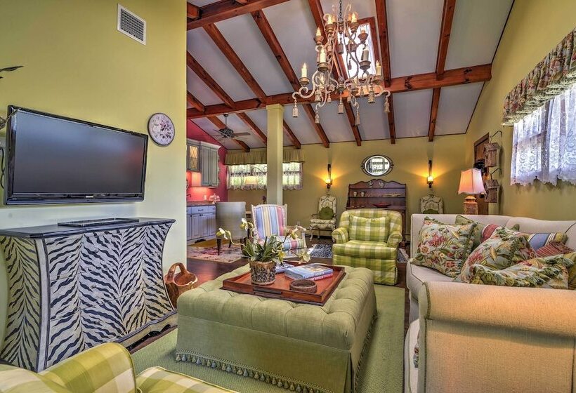 Charming Blue Ridge Cottage W/ Stunning Views!