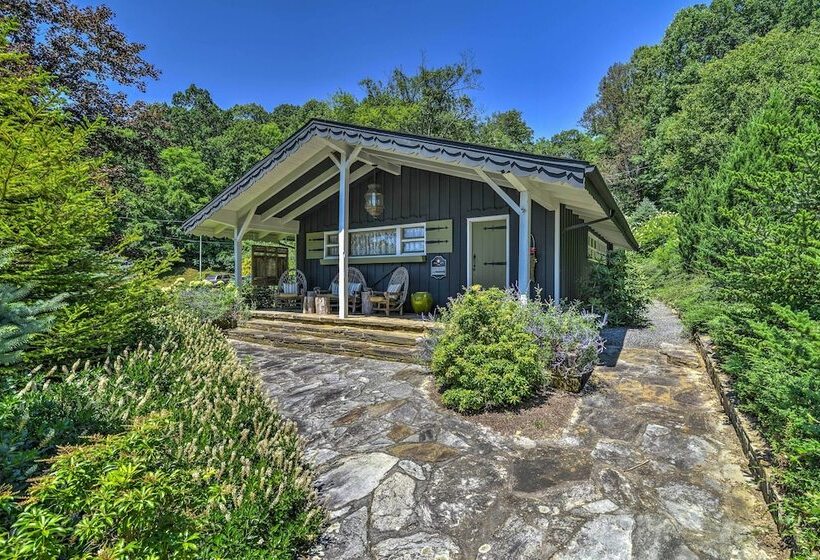 Charming Blue Ridge Cottage W/ Stunning Views!
