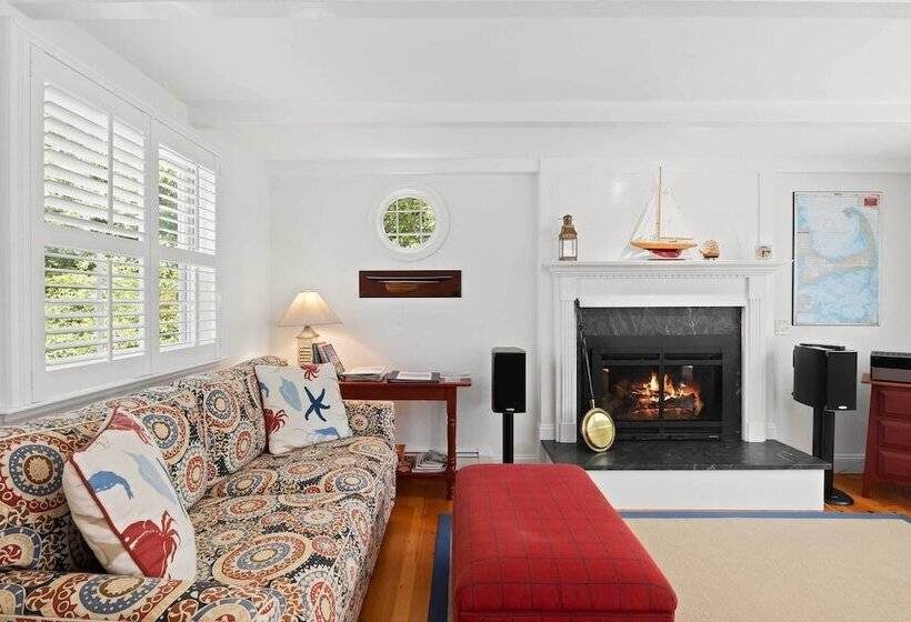 Charming Cottage W/ Deck   Walk To Skaket Beach!