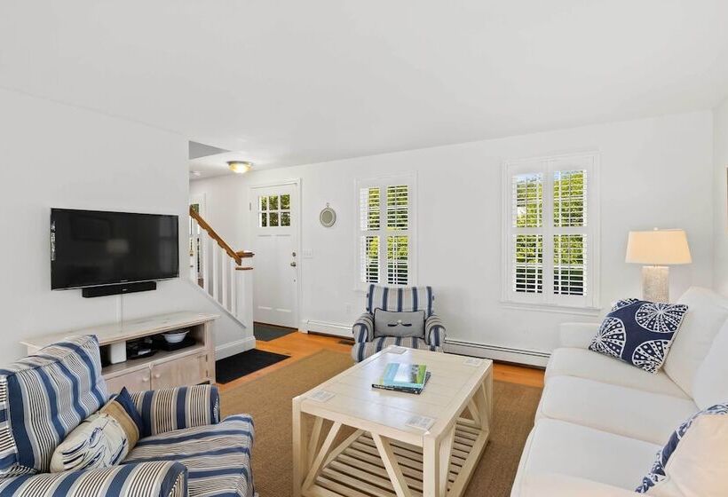 Charming Cottage W/ Deck   Walk To Skaket Beach!