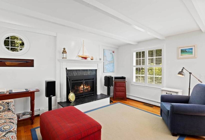 Charming Cottage W/ Deck   Walk To Skaket Beach!