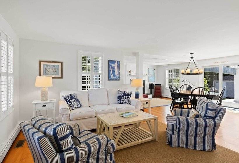 Charming Cottage W/ Deck   Walk To Skaket Beach!