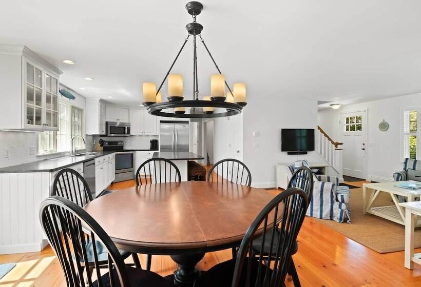 Charming Cottage W/ Deck   Walk To Skaket Beach!