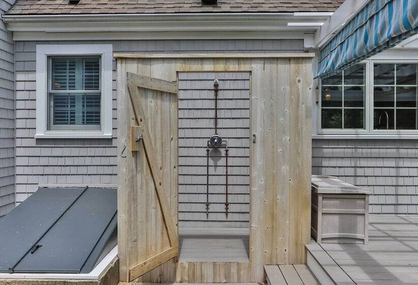 Charming Cottage W/ Deck   Walk To Skaket Beach!