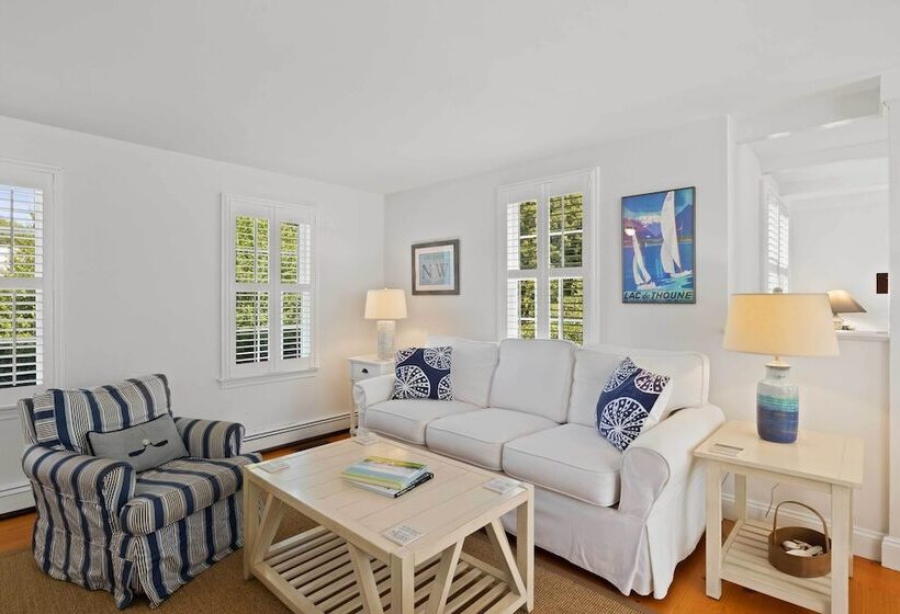 Charming Cottage W/ Deck   Walk To Skaket Beach!