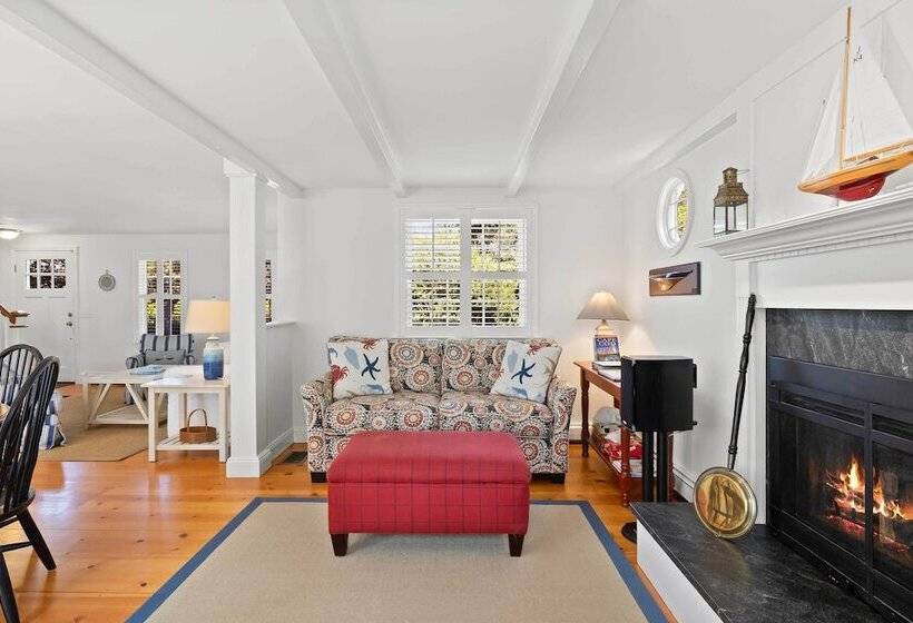 Charming Cottage W/ Deck   Walk To Skaket Beach!