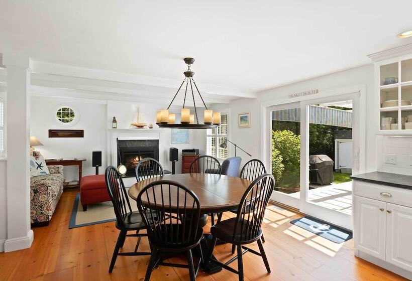 Charming Cottage W/ Deck   Walk To Skaket Beach!