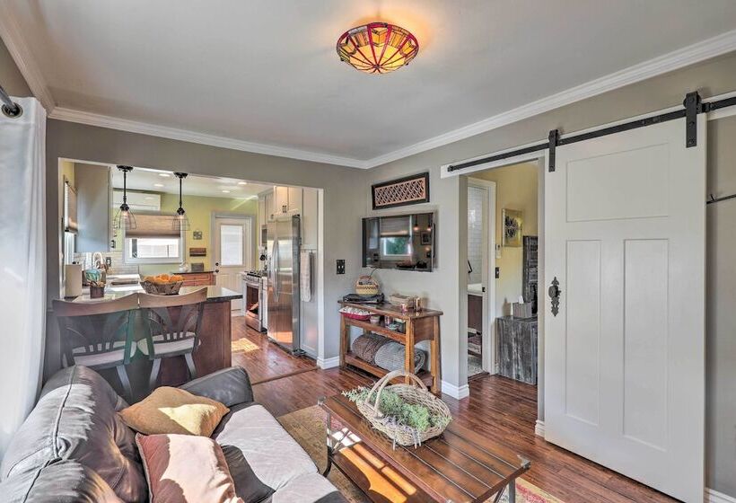 Charming Craftsman Cottage With Garden & Hot Tub!