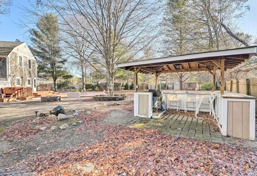 Charming East Falmouth Home W/ Hot Tub!