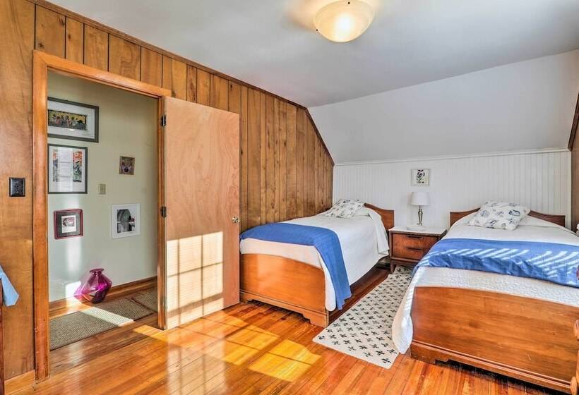 Charming East Falmouth Home W/ Hot Tub!