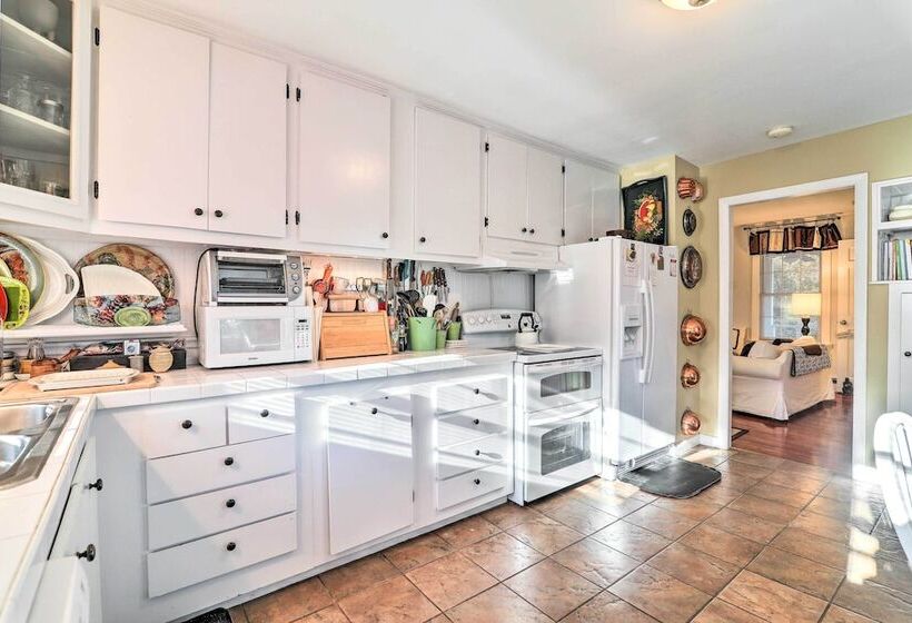 Charming East Falmouth Home W/ Hot Tub!