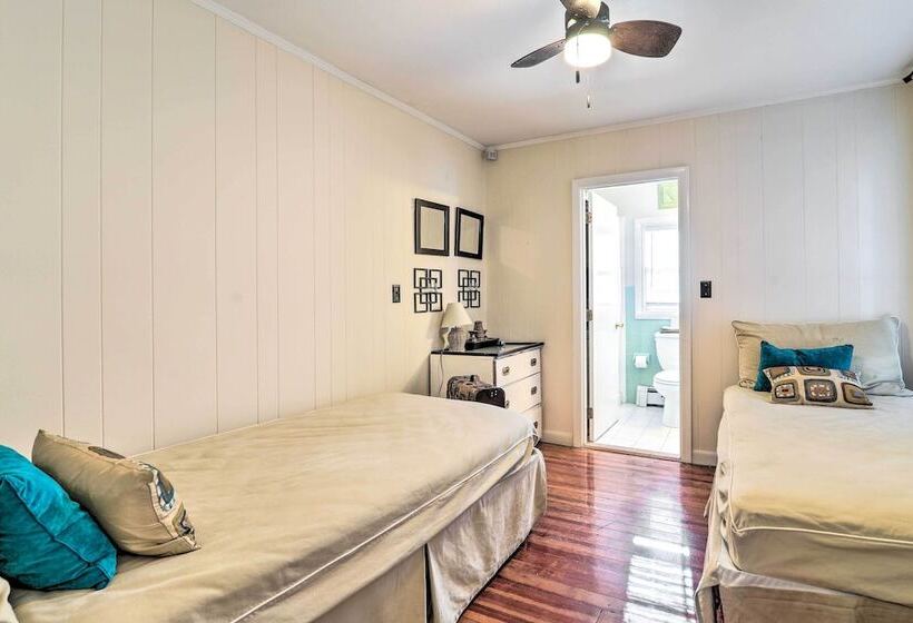 Charming East Falmouth Home W/ Hot Tub!