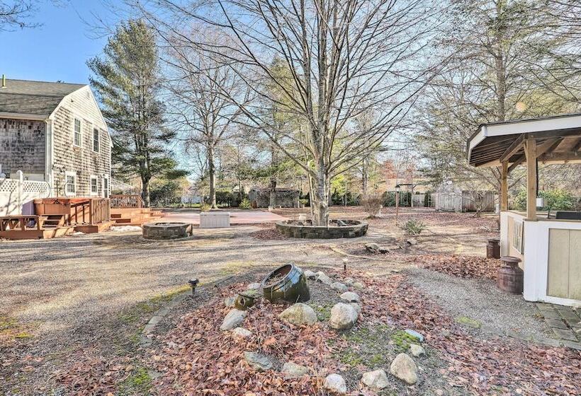 Charming East Falmouth Home W/ Hot Tub!