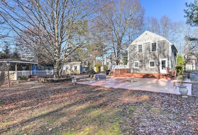 Charming East Falmouth Home W/ Hot Tub!