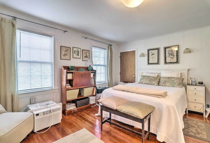 Charming East Falmouth Home W/ Hot Tub!