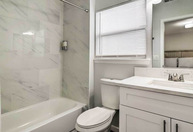 Charming Florida Home, Half Mile To Beach!