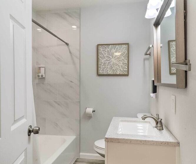 Charming Florida Home, Half Mile To Beach!