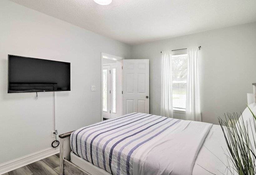 Charming Florida Home, Half Mile To Beach!