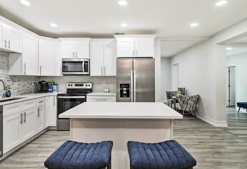 Charming Florida Home, Half Mile To Beach!