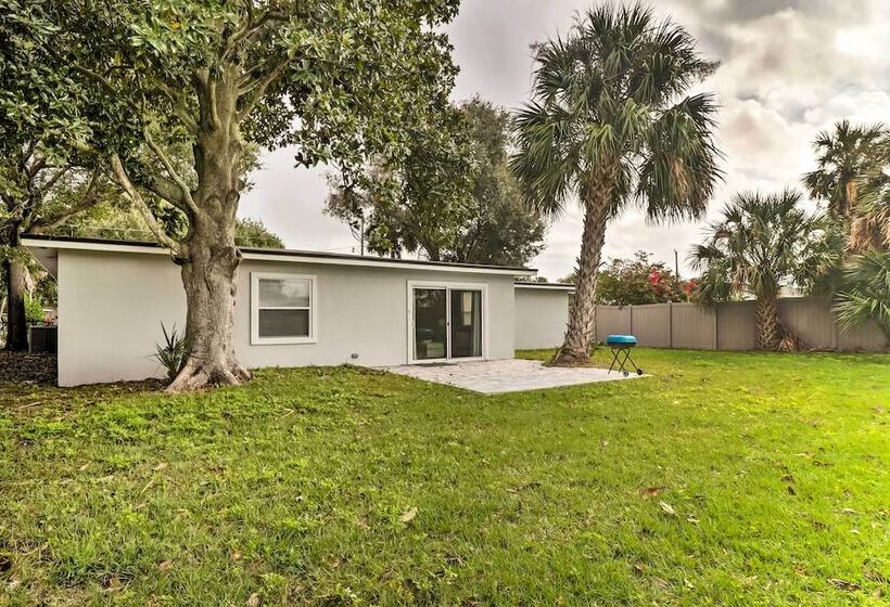 Charming Florida Home, Half Mile To Beach!