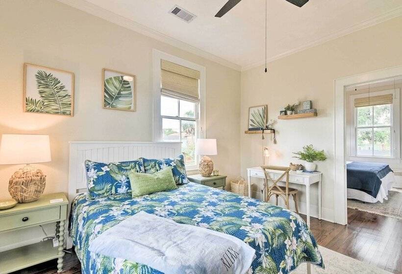 1 Mi To Beach: Coastal Cottage In Galveston