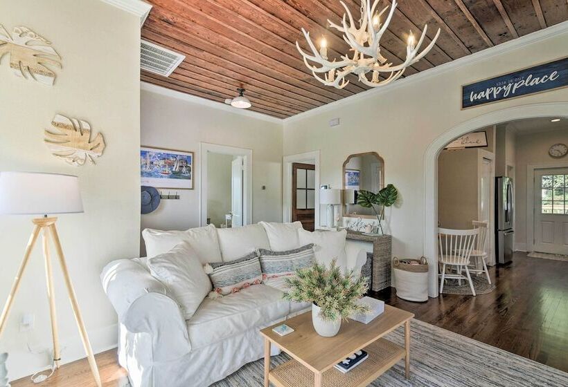 1 Mi To Beach: Coastal Cottage In Galveston