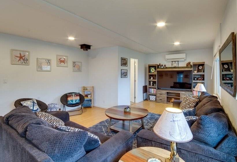 Charming Gold Beach Home < 1 Mi To Rogue River!