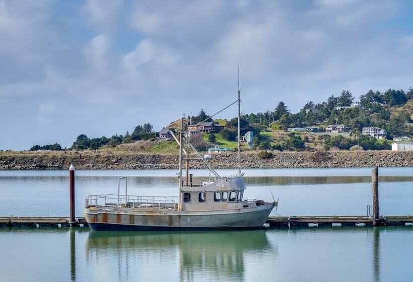 Charming Gold Beach Home < 1 Mi To Rogue River!