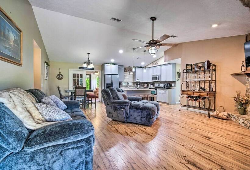 Charming Lake Panasoffkee Abode On 2 Acres!