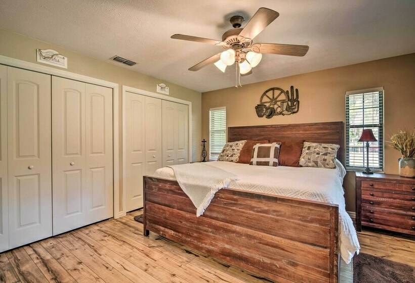 Charming Lake Panasoffkee Abode On 2 Acres!