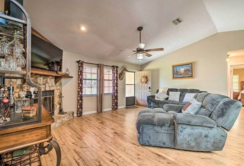 Charming Lake Panasoffkee Abode On 2 Acres!