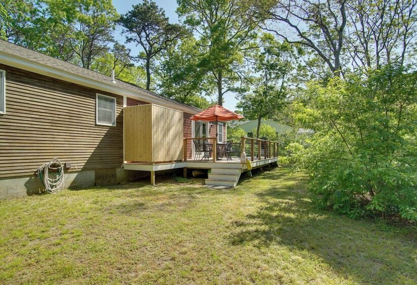 Charming Martha S Vineyard Home Near Beach & Town!