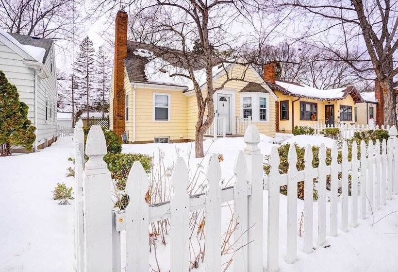 Charming Minneapolis Home < 1 Mi To Lakes!