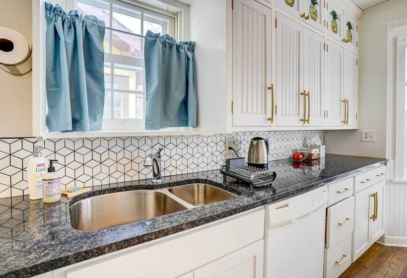 Charming Minneapolis Home < 1 Mi To Lakes!