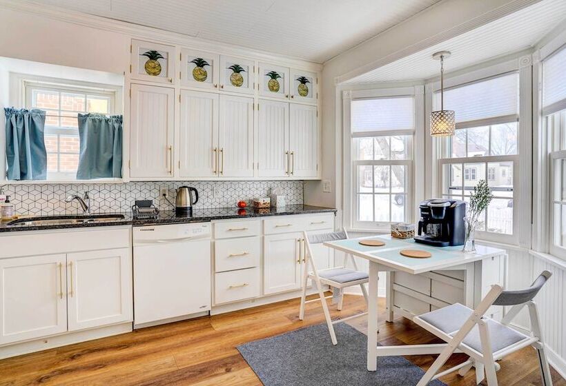 Charming Minneapolis Home < 1 Mi To Lakes!