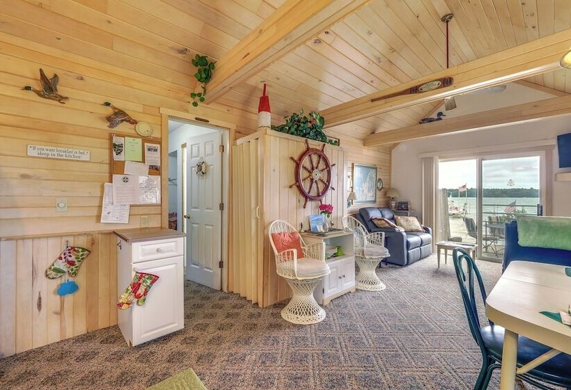 Little Traverse Lake Cottage: Beach Access & Dock!