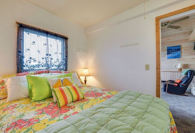 Little Traverse Lake Cottage: Beach Access & Dock!