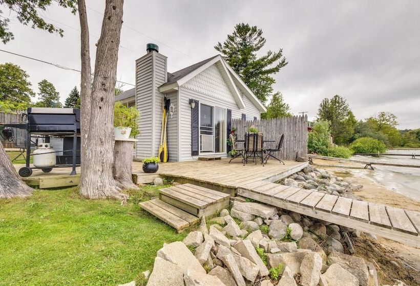 Little Traverse Lake Cottage: Beach Access & Dock!