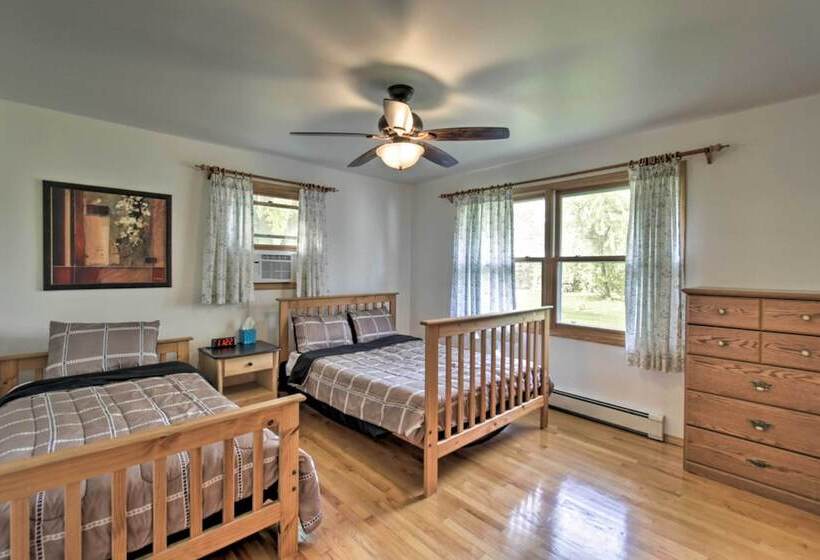 Charming Neenah House W/ Porch On Lake Winnebago!