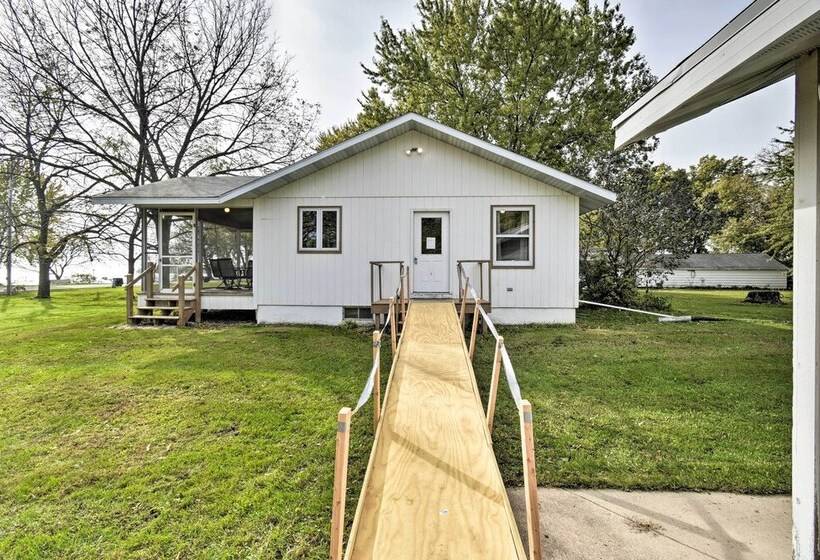 Charming Neenah House W/ Porch On Lake Winnebago!