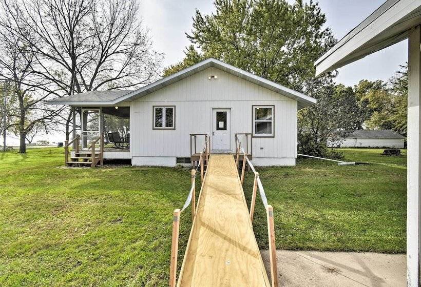 Charming Neenah House W/ Porch On Lake Winnebago!