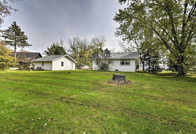 Charming Neenah House W/ Porch On Lake Winnebago!