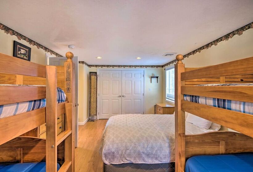 Charming Retreat ~ 1 Mi To Ossipee Lake Marina!