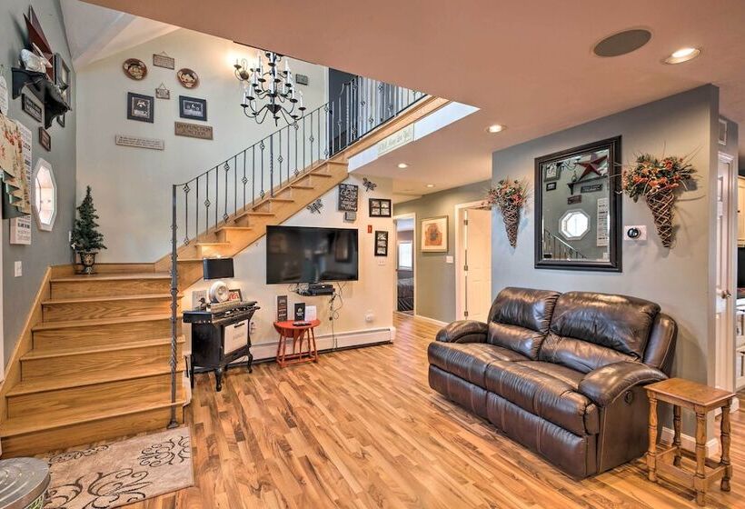 Charming Retreat ~ 1 Mi To Ossipee Lake Marina!